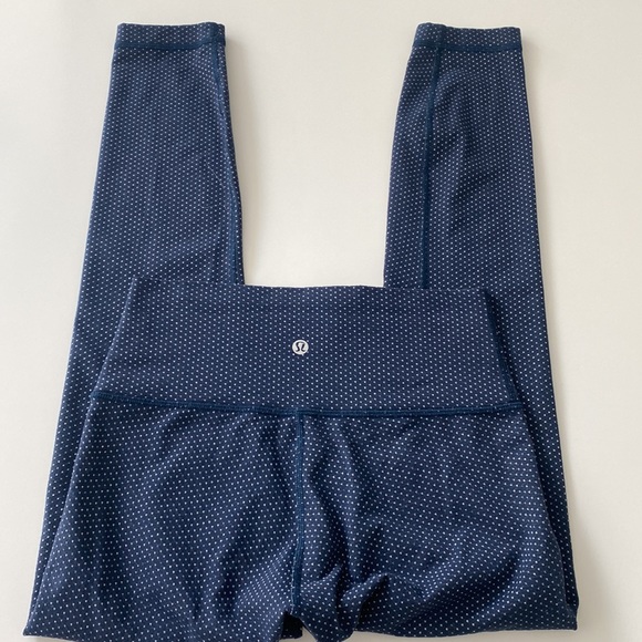 SOLD>>Lululemon Wunder Under HR 25"
Pacific Pointe Jacquard True Navy Onyx Blue - Picture 9 of 10